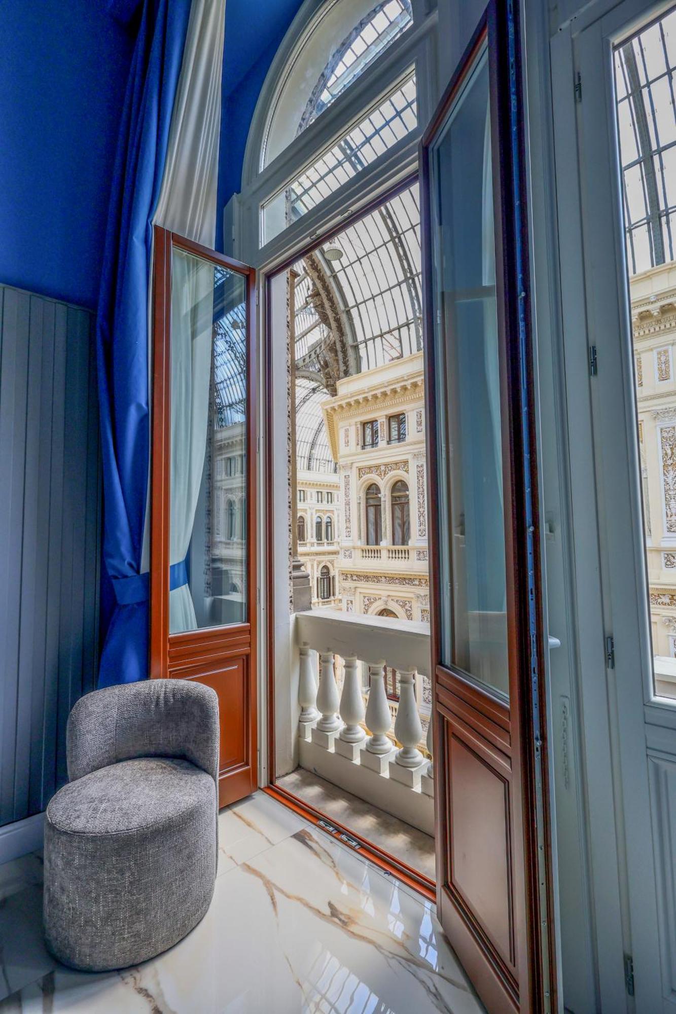 Maison San Carlo Luxury Suites Наполи Екстериор снимка