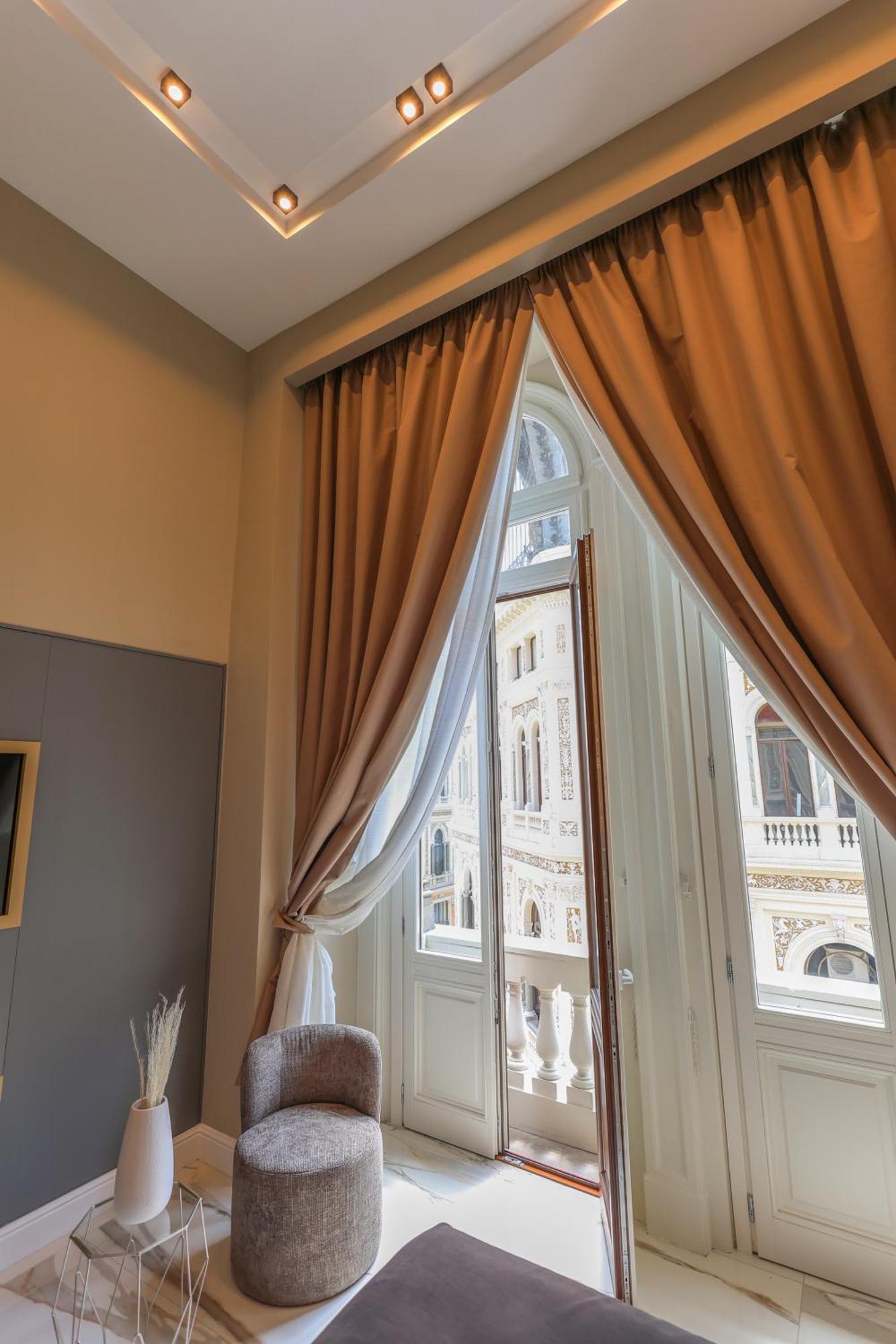 Maison San Carlo Luxury Suites Наполи Екстериор снимка
