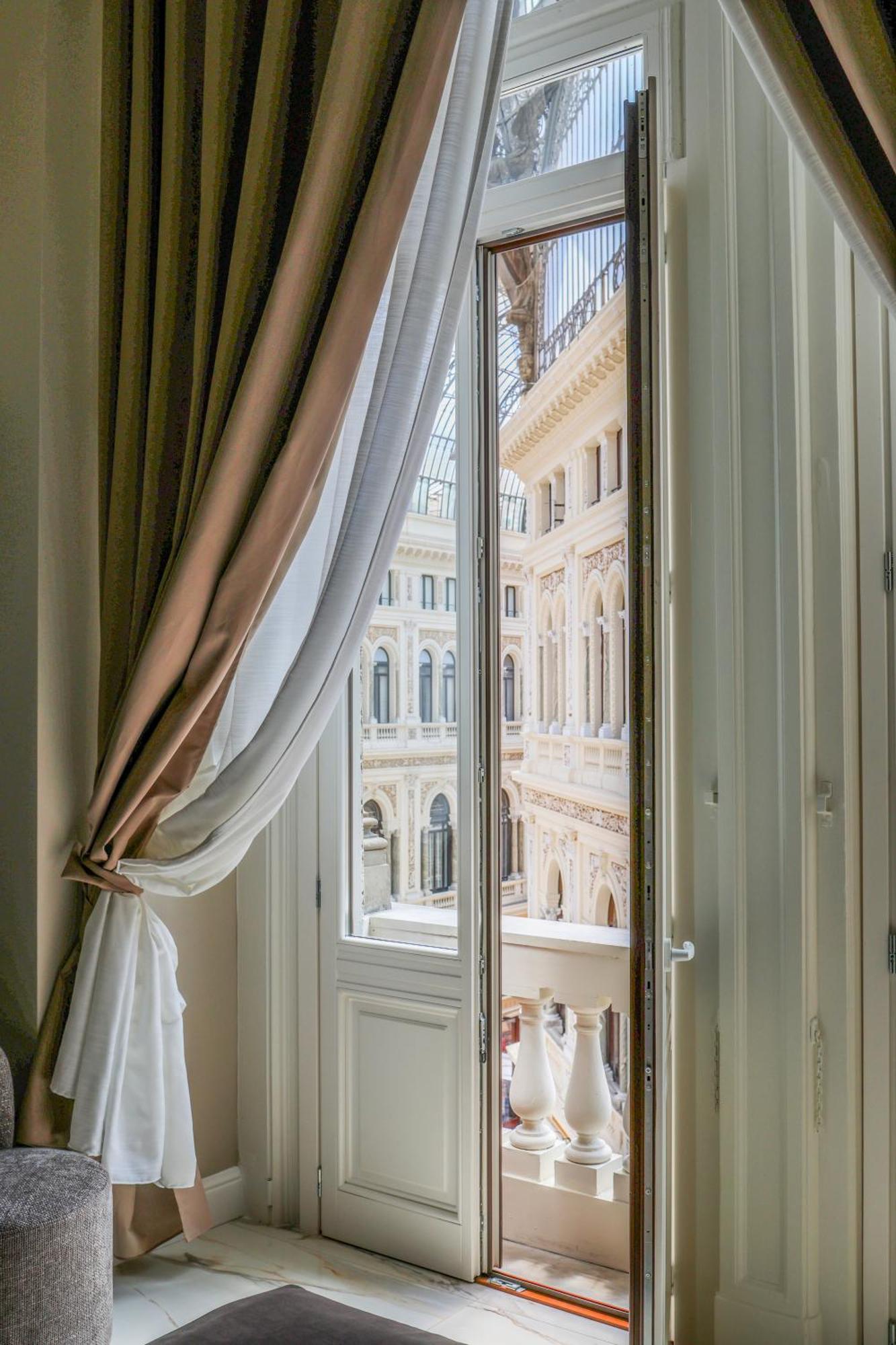 Maison San Carlo Luxury Suites Наполи Екстериор снимка