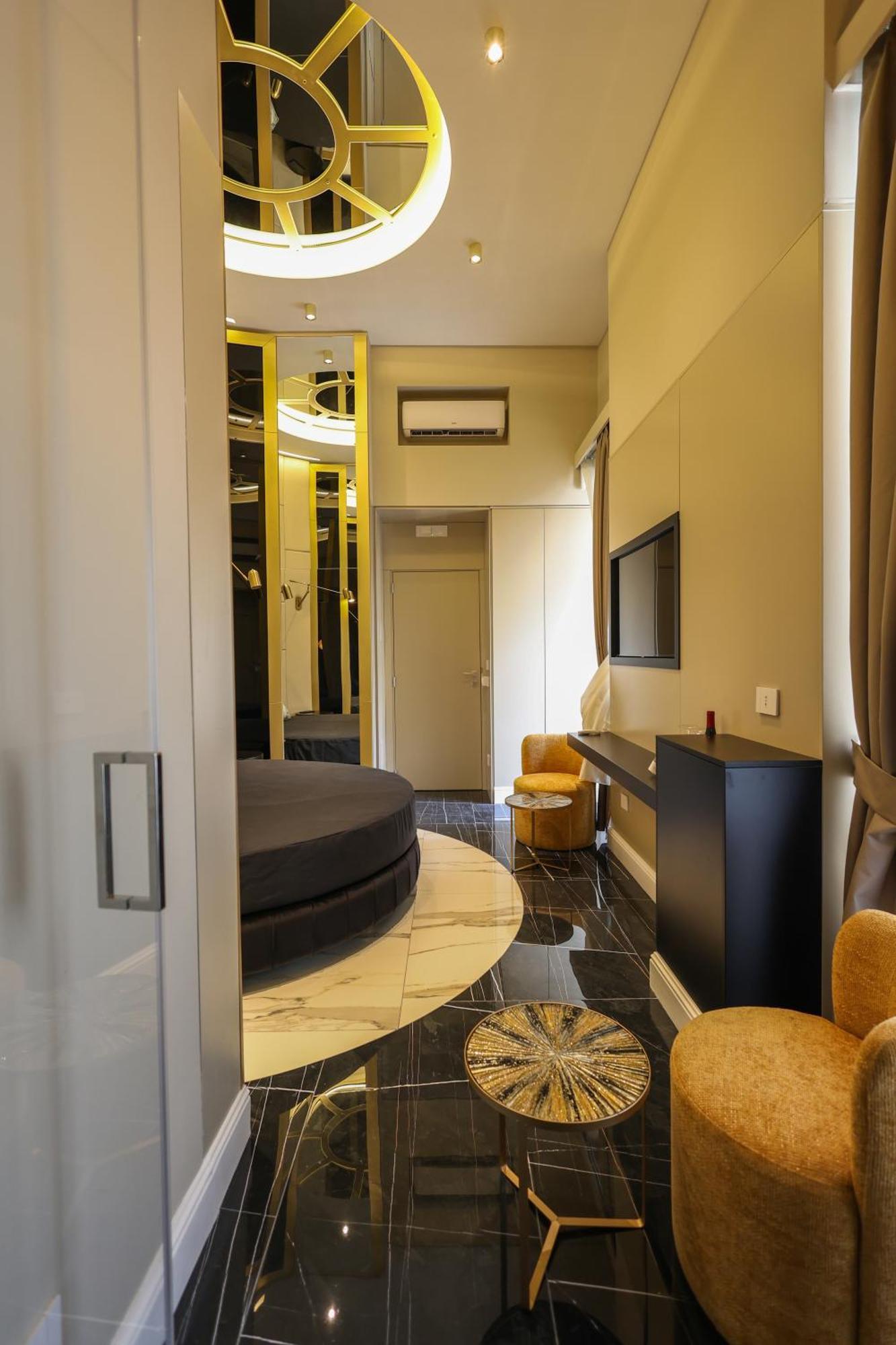 Maison San Carlo Luxury Suites Наполи Екстериор снимка