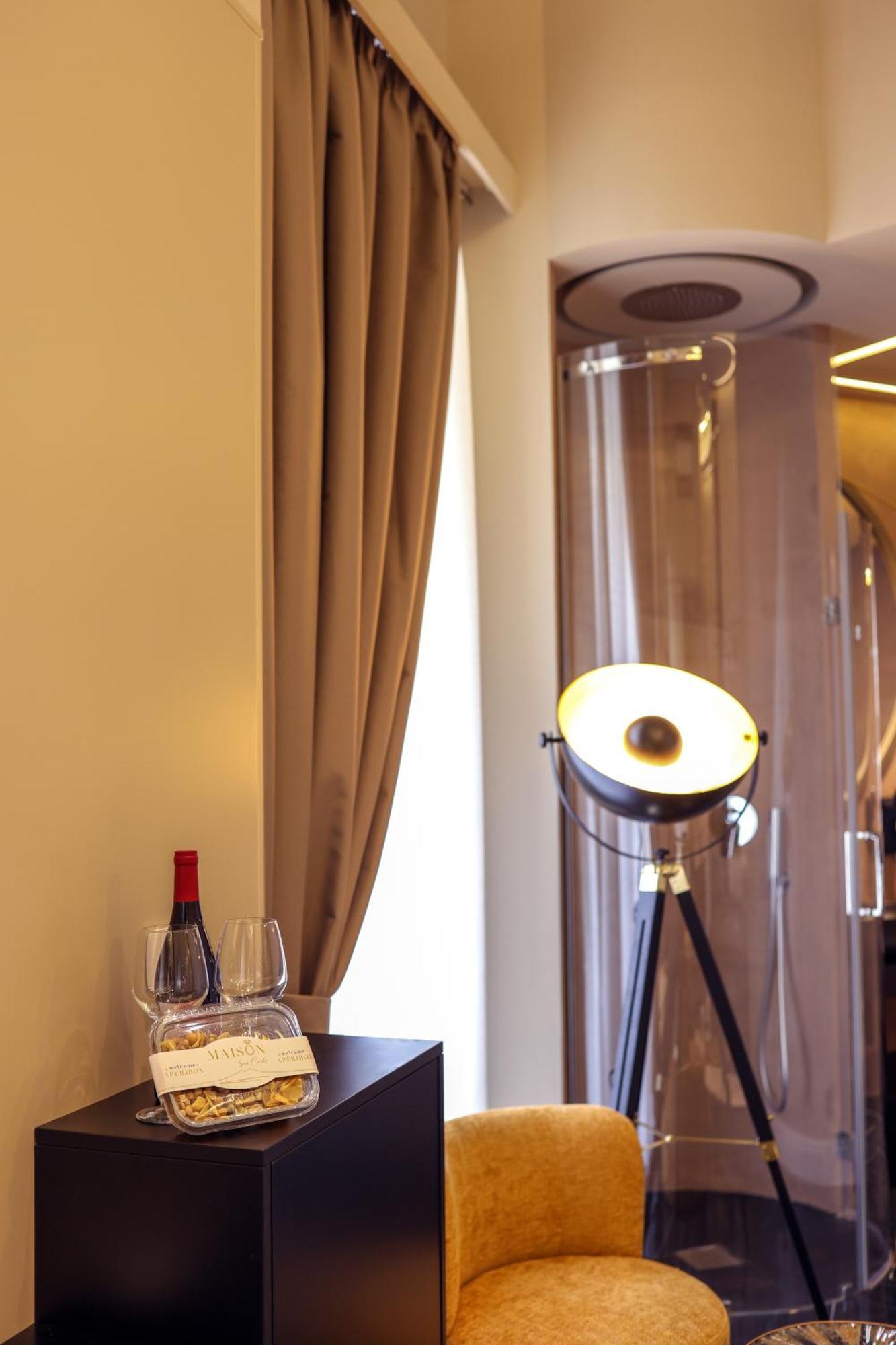 Maison San Carlo Luxury Suites Наполи Екстериор снимка