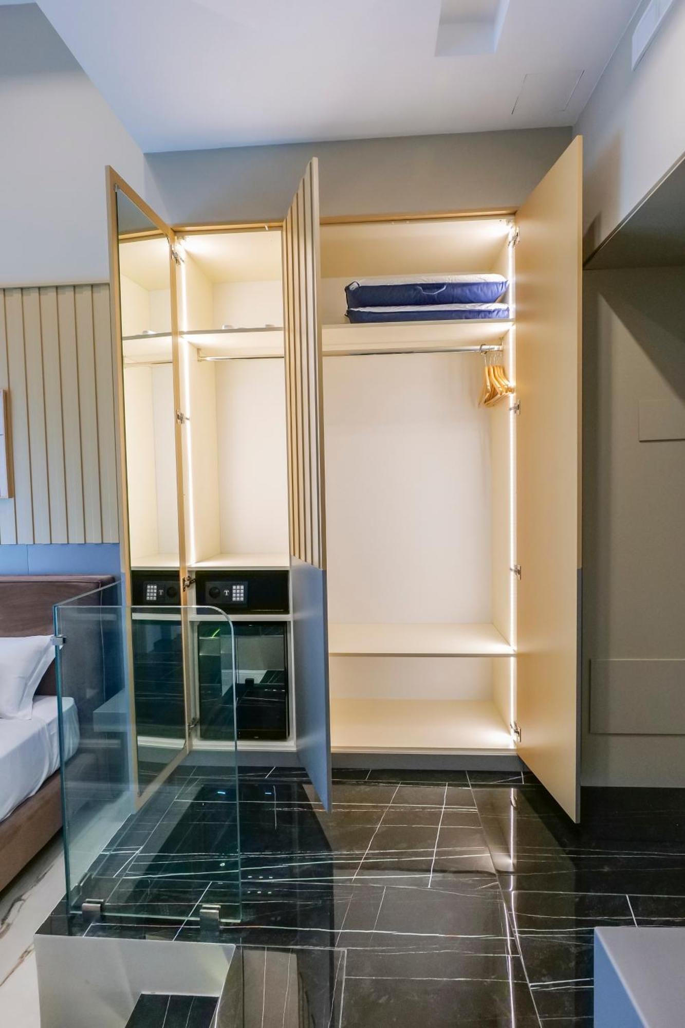 Maison San Carlo Luxury Suites Наполи Екстериор снимка